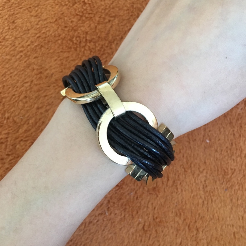 /// Salvatore Ferragamo ///GOLD & LEATHER Bracelet